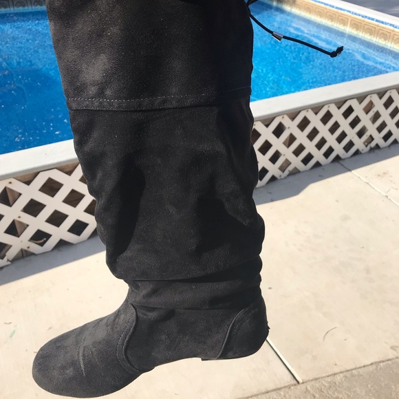 Black high boots - Picture 3 of 7